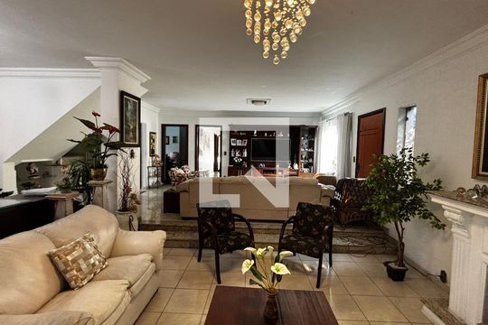 Sala de casa para alugar com 4 quartos, 580m² em Vila Homero Thon, Santo André