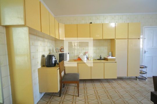 Cozinha  de casa à venda com 2 quartos, 151m² em Jardim Calux, São Bernardo do Campo