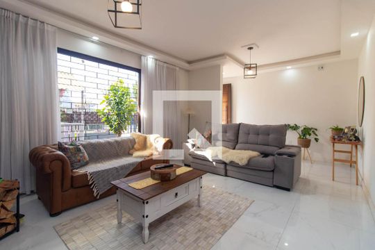 Casa à venda com 3 quartos, 221m² em Guarujá, Porto Alegre