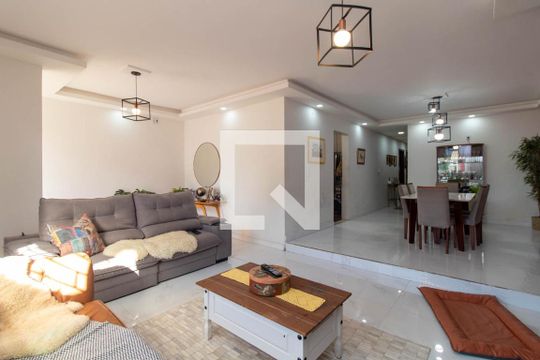 Casa à venda com 3 quartos, 221m² em Guarujá, Porto Alegre