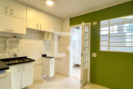 Cozinha de casa de condomínio para alugar com 2 quartos, 88m² em Pompeia, São Paulo