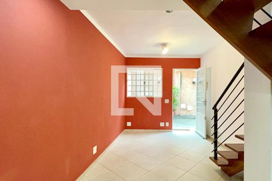 Sala de casa de condomínio para alugar com 2 quartos, 88m² em Pompeia, São Paulo