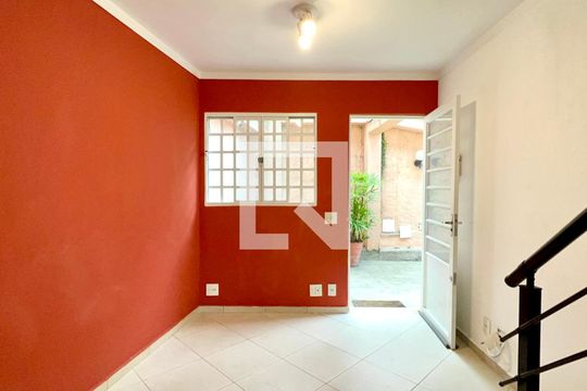 Sala de casa de condomínio para alugar com 2 quartos, 88m² em Pompeia, São Paulo