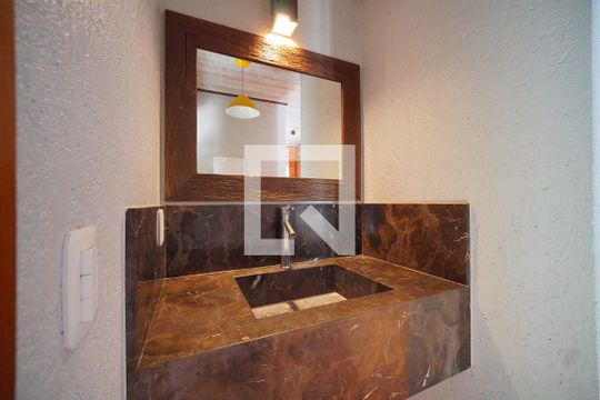 Espelho do Lavabo de casa para alugar com 3 quartos, 202m² em Pedra Branca, Palhoça