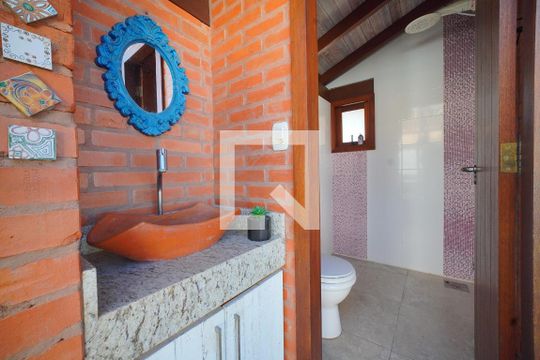 Lavabo de casa para alugar com 3 quartos, 202m² em Pedra Branca, Palhoça