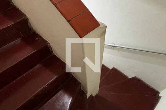 Escada de casa à venda com 2 quartos, 108m² em Jardim Jamaica, Santo André