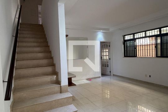 Sala 1 de casa para alugar com 3 quartos, 200m² em Embaré, Santos