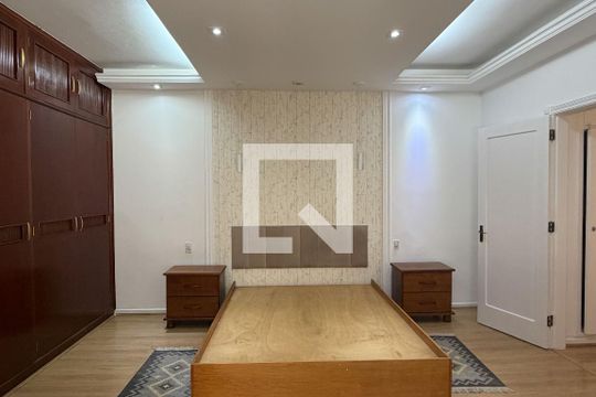 Suite 1 de casa para alugar com 3 quartos, 200m² em Embaré, Santos