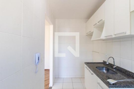 Cozinha  de apartamento para alugar com 2 quartos, 76m² em Fanny, Curitiba