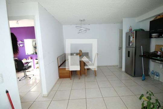 Sala de apartamento para alugar com 2 quartos, 1m² em Parque Colúmbia, Rio de Janeiro