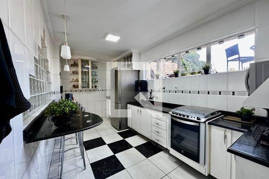 Casa à venda com 3 quartos, 268m² em Carlos Prates, Belo Horizonte