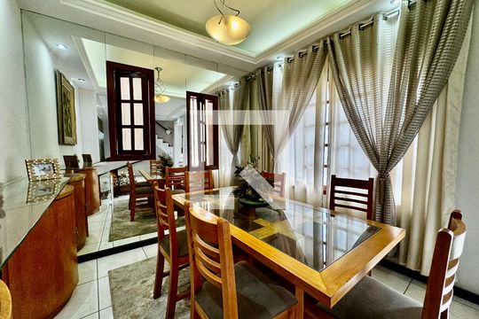 Casa à venda com 3 quartos, 268m² em Carlos Prates, Belo Horizonte