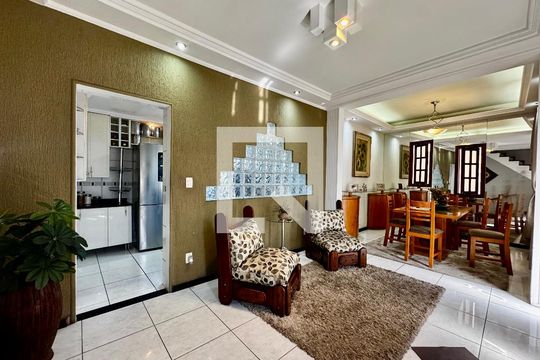 Casa à venda com 3 quartos, 268m² em Carlos Prates, Belo Horizonte