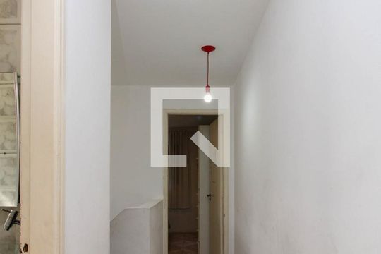 Corredor  de casa à venda com 2 quartos, 76m² em Jardim das Palmas, São Paulo