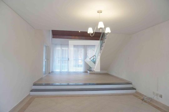Sala de casa de condomínio à venda com 2 quartos, 360m² em Morada dos Pássaros, Barueri