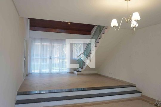 Sala de casa de condomínio à venda com 2 quartos, 360m² em Morada dos Pássaros, Barueri