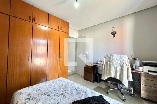 Quarto 2 de casa à venda com 3 quartos, 137m² em Vila do Encontro, São Paulo