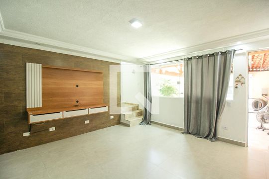 Casa para alugar com 3 quartos, 200m² em Vila Cavaton, São Paulo