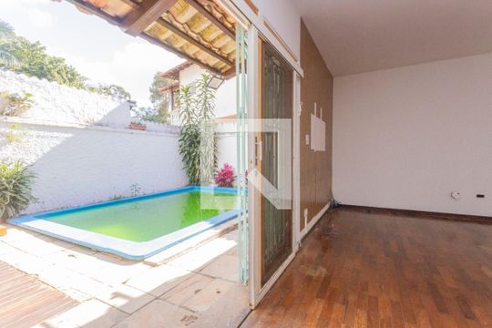 Vista da Sala de casa para alugar com 4 quartos, 270m² em Jardim Guarapiranga, São Paulo