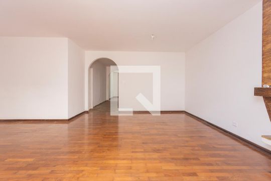 Sala de casa para alugar com 4 quartos, 270m² em Jardim Guarapiranga, São Paulo