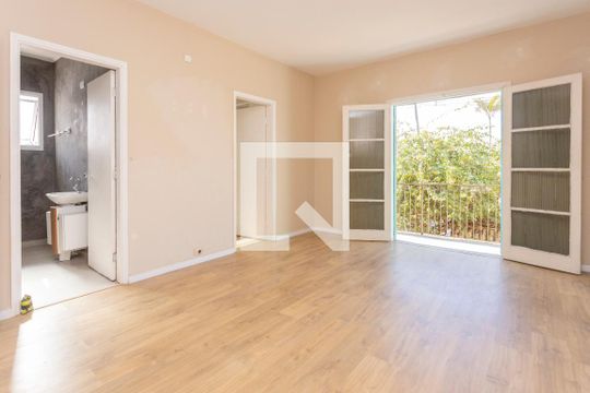 Quarto Suíte de casa para alugar com 4 quartos, 270m² em Jardim Guarapiranga, São Paulo