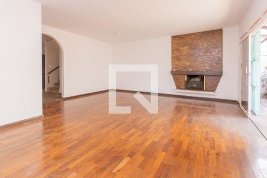 Sala de casa para alugar com 4 quartos, 270m² em Jardim Guarapiranga, São Paulo