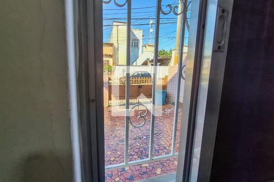 Quarto 1 de casa para alugar com 2 quartos, 67m² em Brás de Pina, Rio de Janeiro