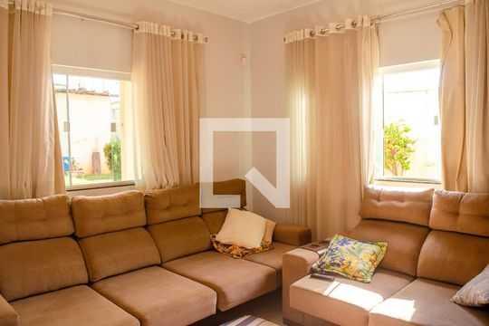 Sala de TV de casa à venda com 7 quartos, 630m² em Osvaldo Rosa, Goiânia