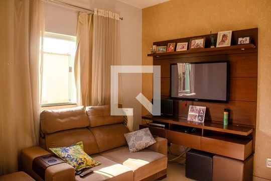 Sala de TV de casa à venda com 7 quartos, 630m² em Osvaldo Rosa, Goiânia