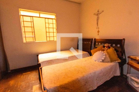 Quarto 2 de casa à venda com 3 quartos, 500m² em Parque Pedro Ii, Belo Horizonte