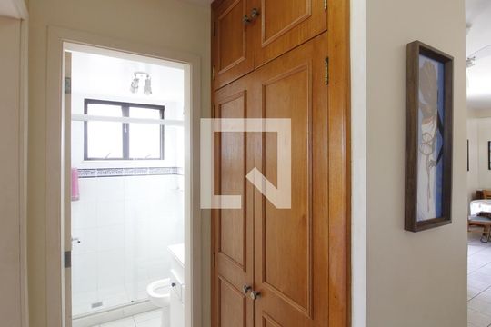 Sala de apartamento para alugar com 3 quartos, 109m² em Vila Nova, Cabo Frio