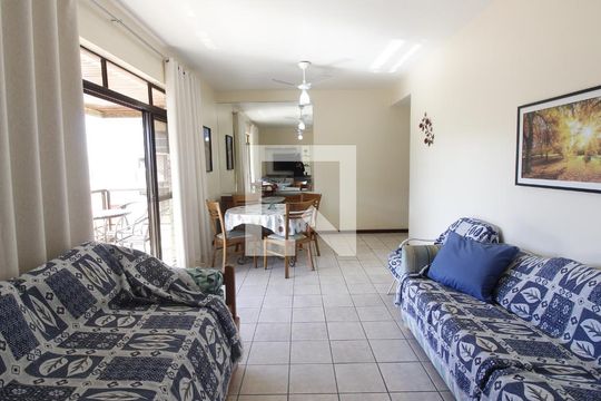 Sala de apartamento para alugar com 3 quartos, 109m² em Vila Nova, Cabo Frio