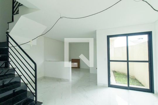 Sala de casa à venda com 3 quartos, 108m² em Uberaba, Curitiba