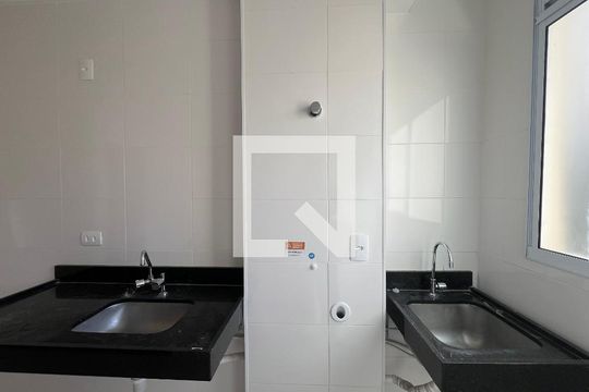 Cozinha e Área de Serviço de apartamento para alugar com 2 quartos, 50m² em Braúnas, Belo Horizonte