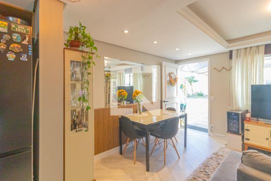 Sala de casa de condomínio à venda com 3 quartos, 89m² em Rio Branco, Canoas