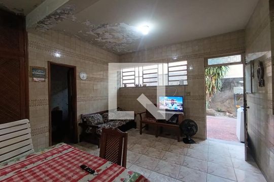 Casa para alugar com 1 quarto, 35m² em Centro, Nilópolis