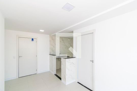 Sala de apartamento para alugar com 1 quarto, 38m² em Bonsucesso, Rio de Janeiro