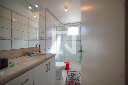 Banheiro de apartamento para alugar com 2 quartos, 69m² em Serraria, São José