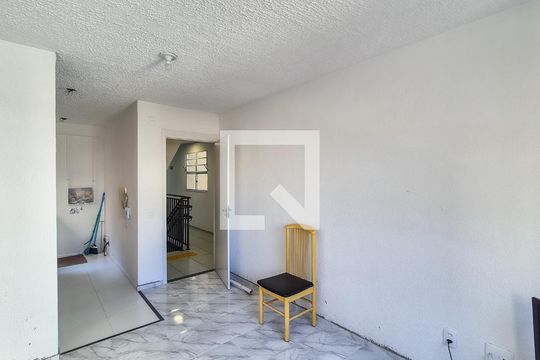 Sala de apartamento para alugar com 2 quartos, 40m² em Brás de Pina, Rio de Janeiro
