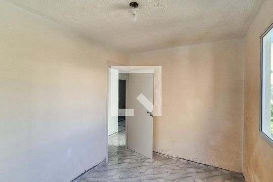 Quarto 1 de apartamento para alugar com 2 quartos, 40m² em Brás de Pina, Rio de Janeiro