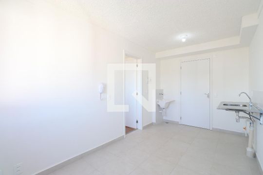 Sala/Cozinha/Área de serviço de apartamento para alugar com 1 quarto, 27m² em Parque Industrial Tomas Edson, São Paulo