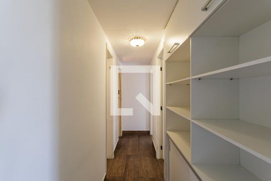 Corredor de apartamento para alugar com 3 quartos, 97m² em Indianópolis, São Paulo