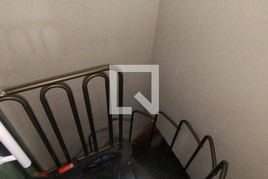 Escada de casa à venda com 3 quartos, 106m² em Vila Robertina, São Paulo