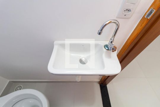 Lavabo de casa de condomínio à venda com 2 quartos, 90m² em Cidade Líder, São Paulo
