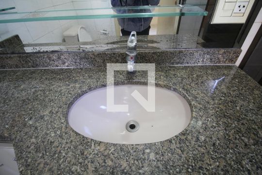 Banheiro da Suíte de apartamento para alugar com 2 quartos, 70m² em Vila Andrade, São Paulo