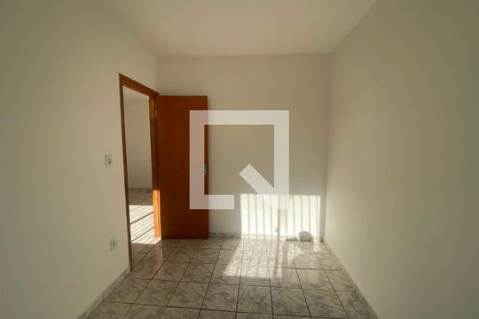 Quarto de apartamento para alugar com 3 quartos, 42m² em Granjas Primavera (Justinópolis), Contagem