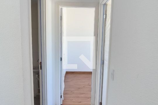 Corredor de apartamento para alugar com 2 quartos, 43m² em Vaz Lobo, Rio de Janeiro