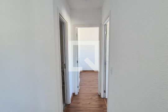 Corredor de apartamento para alugar com 2 quartos, 43m² em Vaz Lobo, Rio de Janeiro