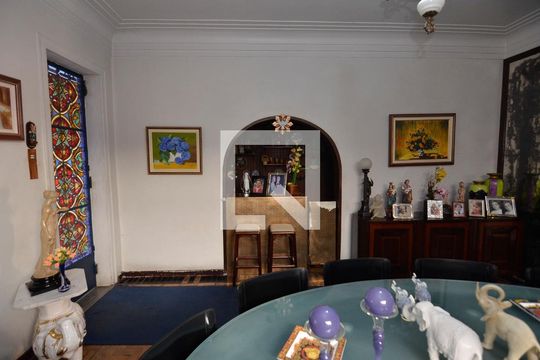 Sala de casa à venda com 5 quartos, 400m² em Grajaú, Rio de Janeiro