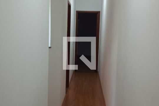 Corredor de casa para alugar com 3 quartos, 240m² em Vila Esperança, São Paulo